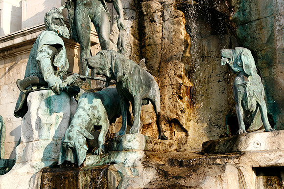 Hunter & Hounds Statue
